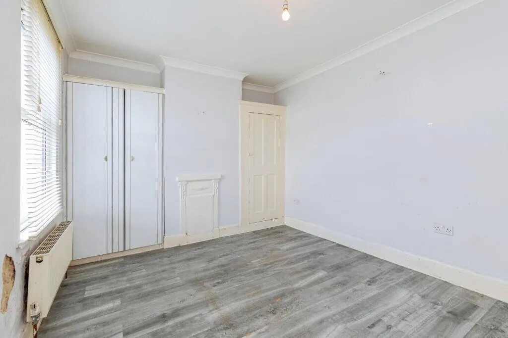 3 bed End of Terrace
