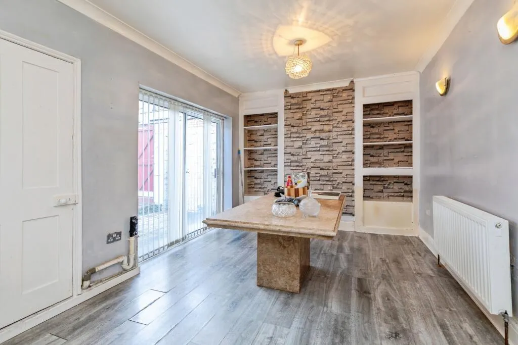 3 bed End of Terrace