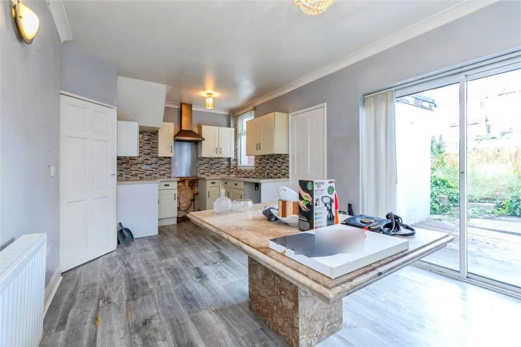 3 bed End of Terrace