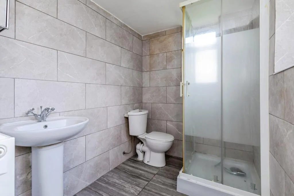 3 bed End of Terrace