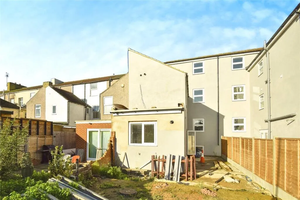 4 bed End of Terrace