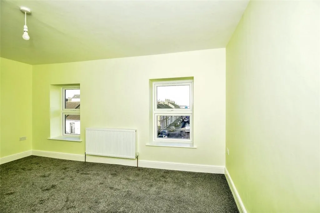 4 bed End of Terrace