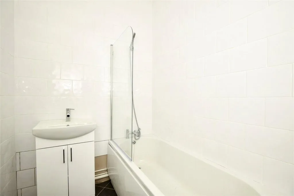4 bed End of Terrace