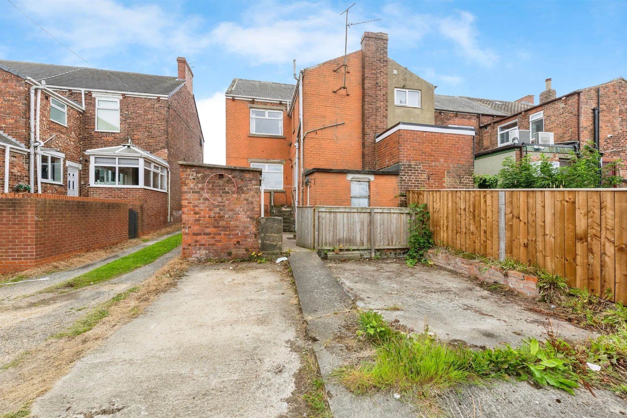 3 bed End of Terrace