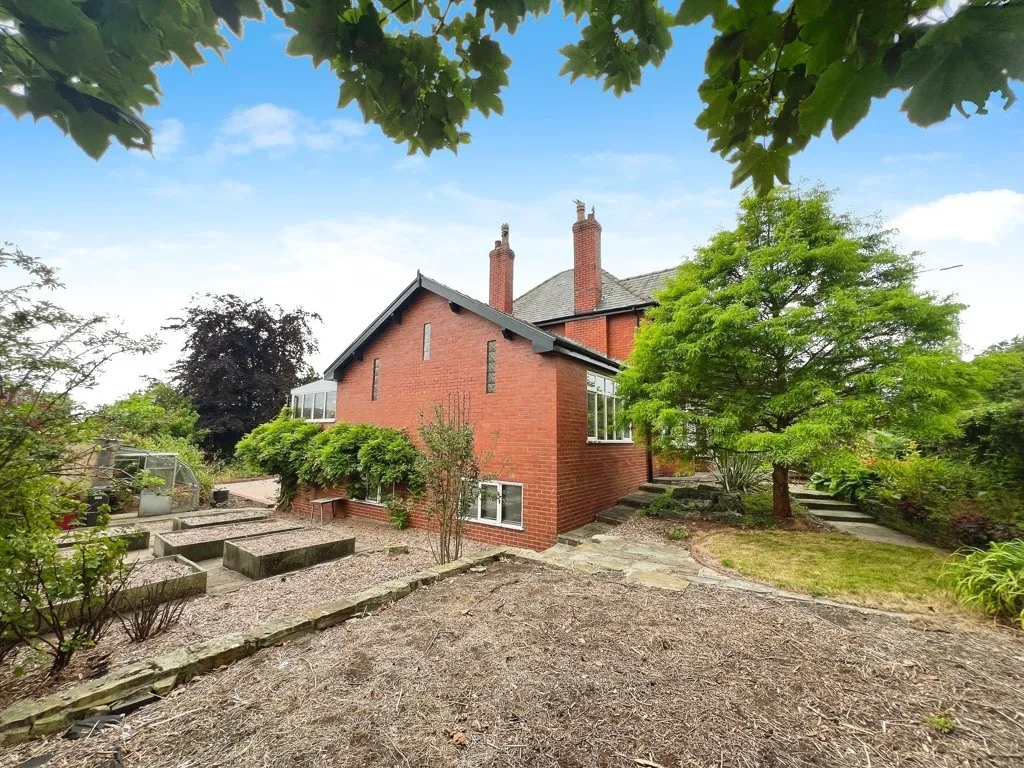 560 Radcliffe Road, Bolton, Lancashire, BL3 1AN