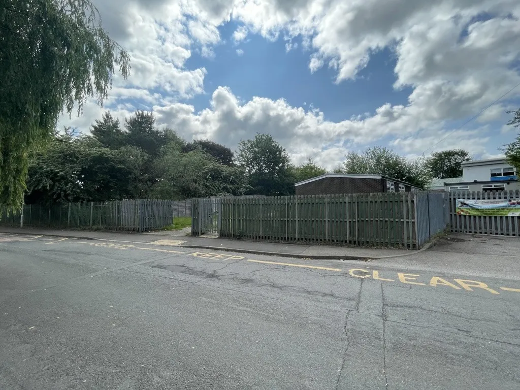 Bungalow, Rigton Drive, Leeds, West Yorkshire, LS9 7PY