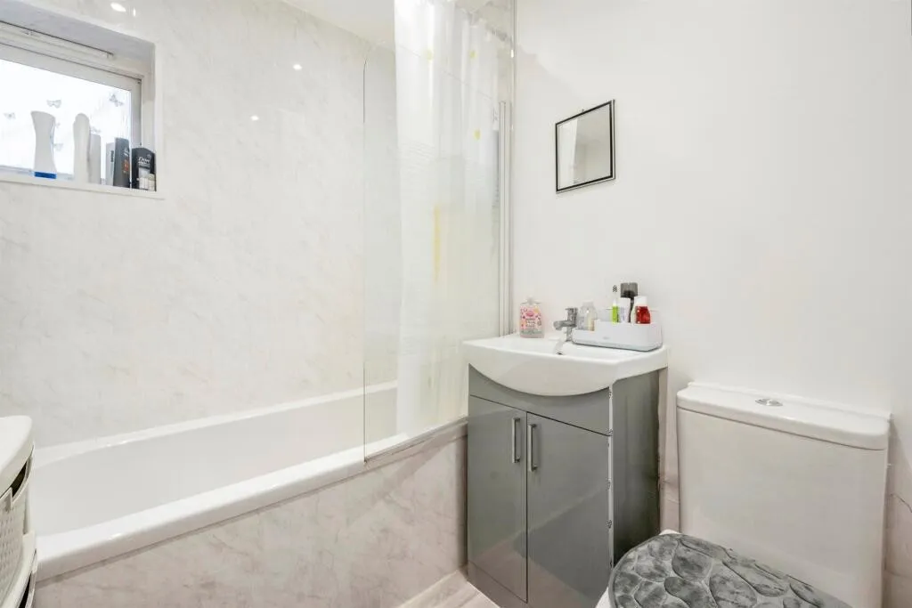 64 Queen Street, Balby, Doncaster, South Yorkshire, DN4 8AB