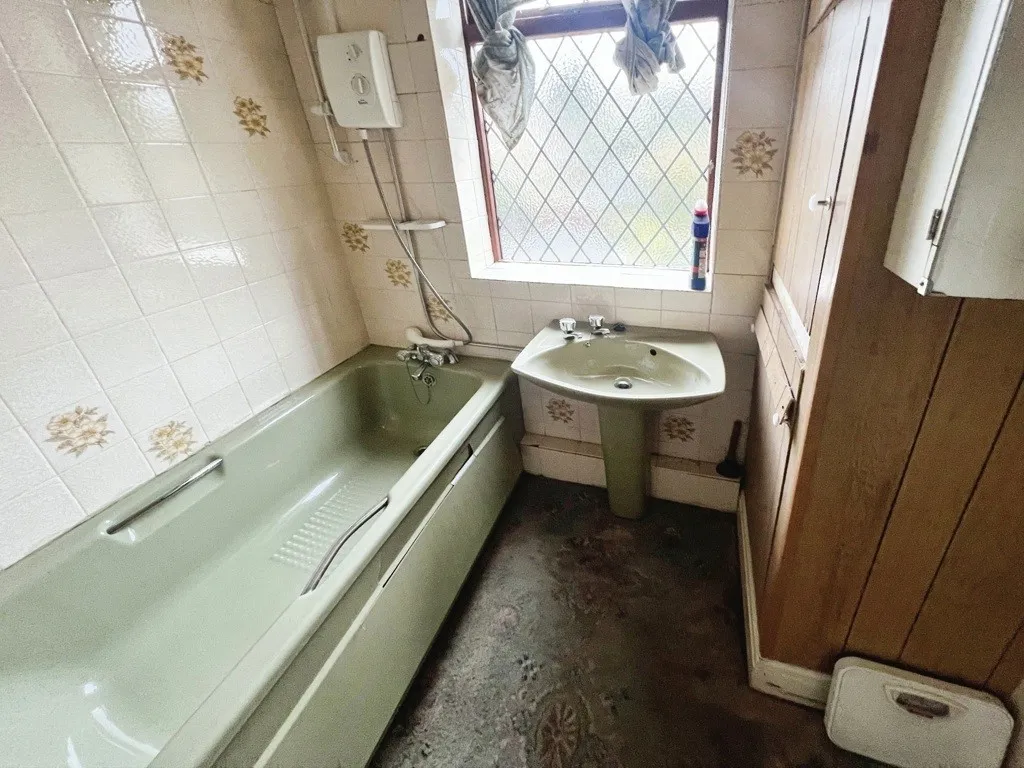 664 Crompton Way, Bolton, Lancashire, BL1 8TJ