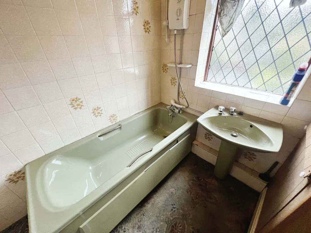 664 Crompton Way, Bolton, Lancashire, BL1 8TJ