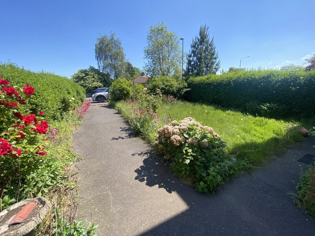 131 Bramcote Lane, Beeston, Nottingham, Nottinghamshire, NG9 4EU