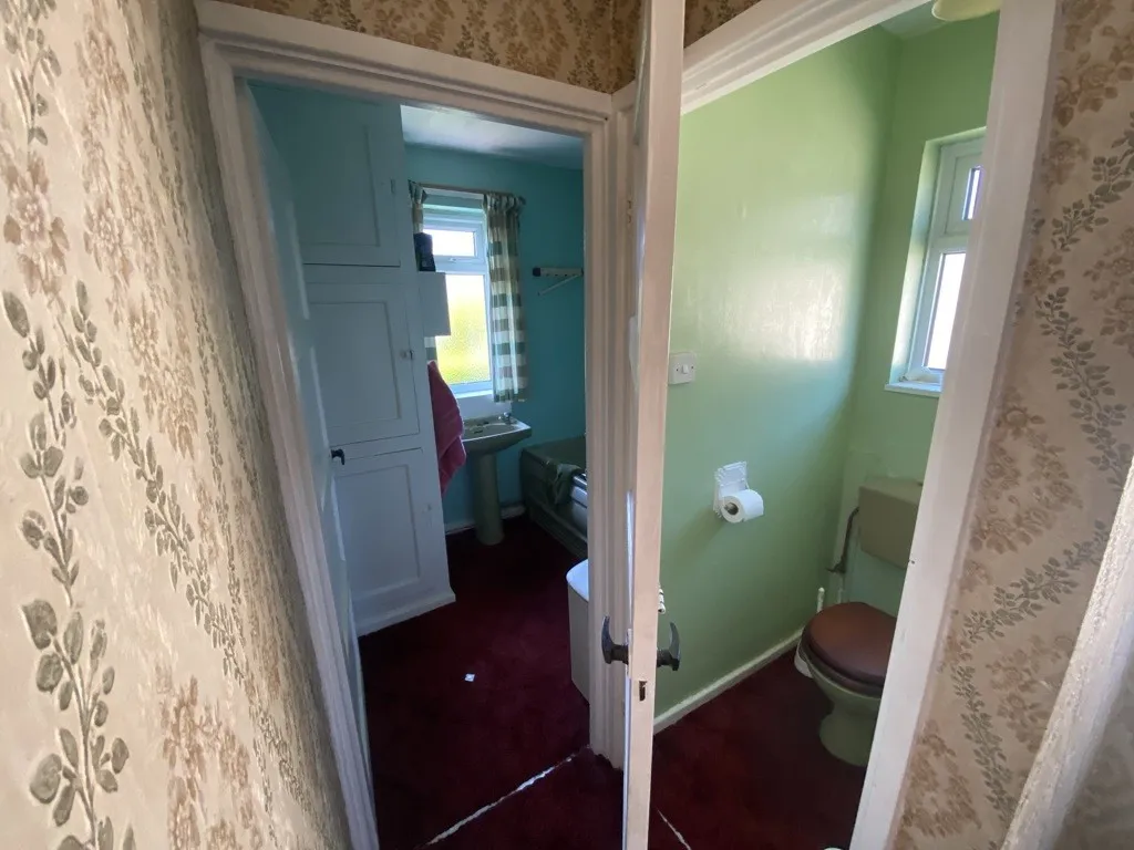 131 Bramcote Lane, Beeston, Nottingham, Nottinghamshire, NG9 4EU