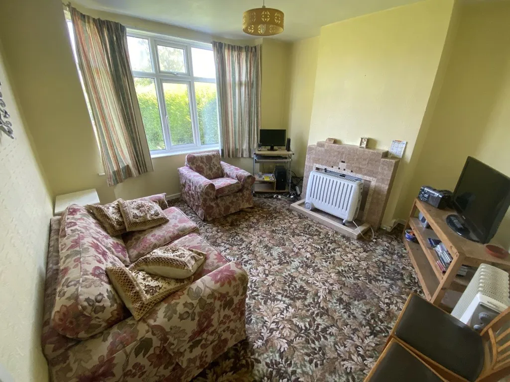 131 Bramcote Lane, Beeston, Nottingham, Nottinghamshire, NG9 4EU