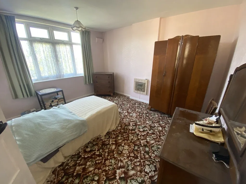 131 Bramcote Lane, Beeston, Nottingham, Nottinghamshire, NG9 4EU