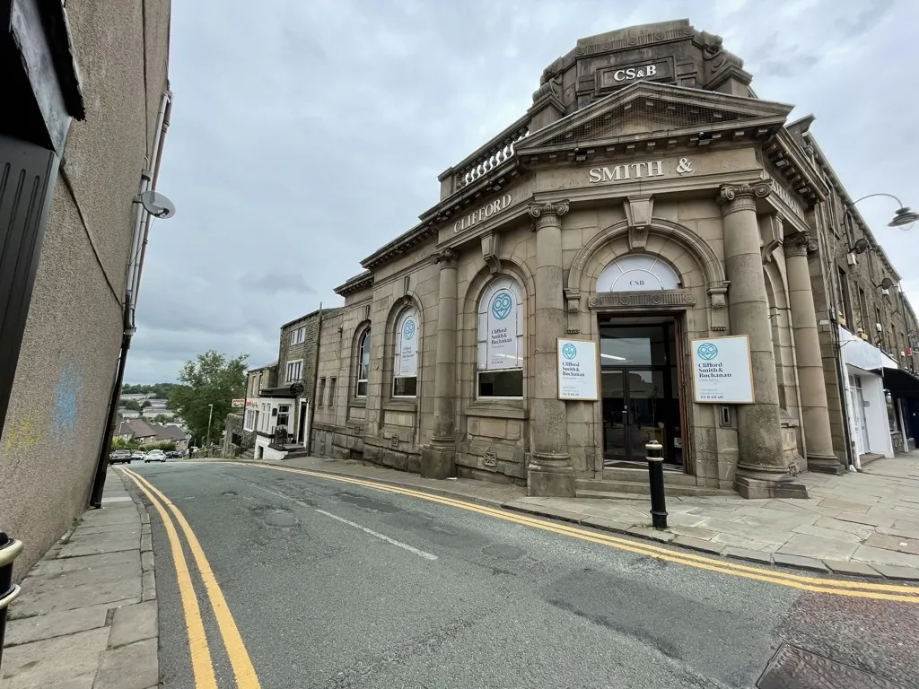 8 Windy Bank, Colne, Lancashire, BB8 9HZ