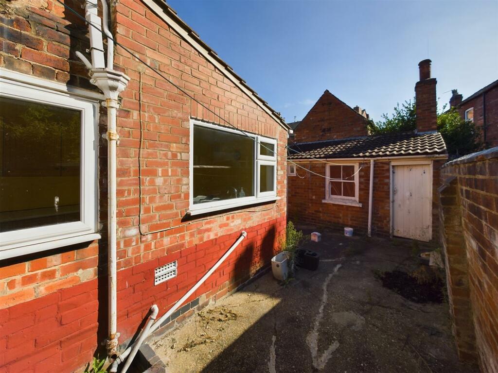 2 bed End of Terrace