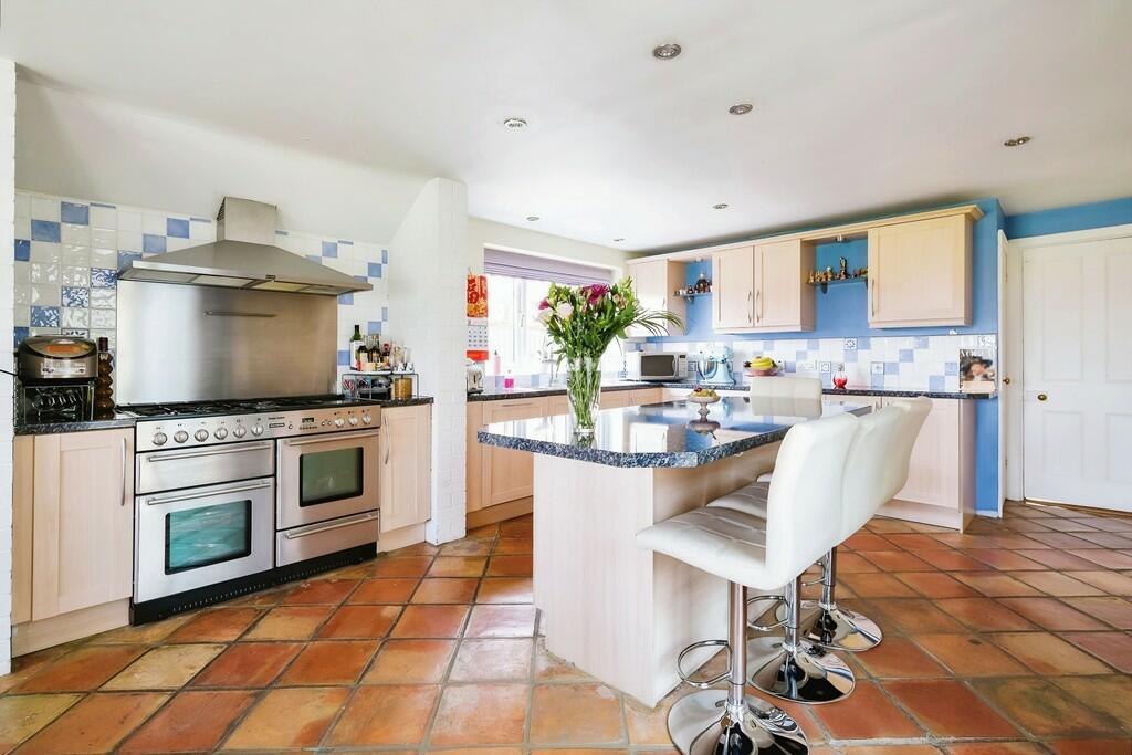 7 bed Detached