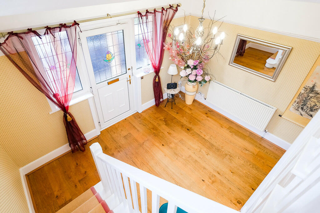 7 bed Detached