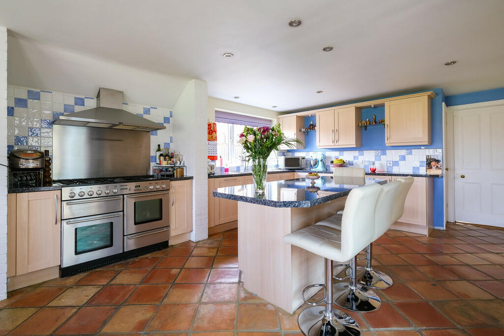 7 bed Detached