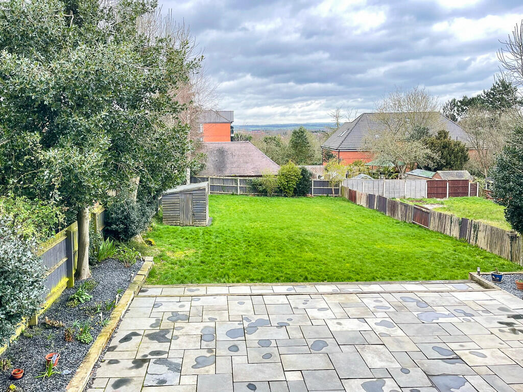 7 bed Detached