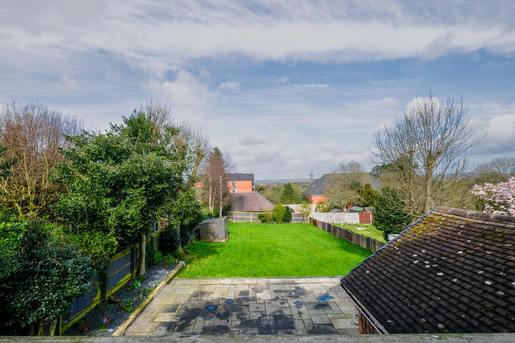 7 bed Detached