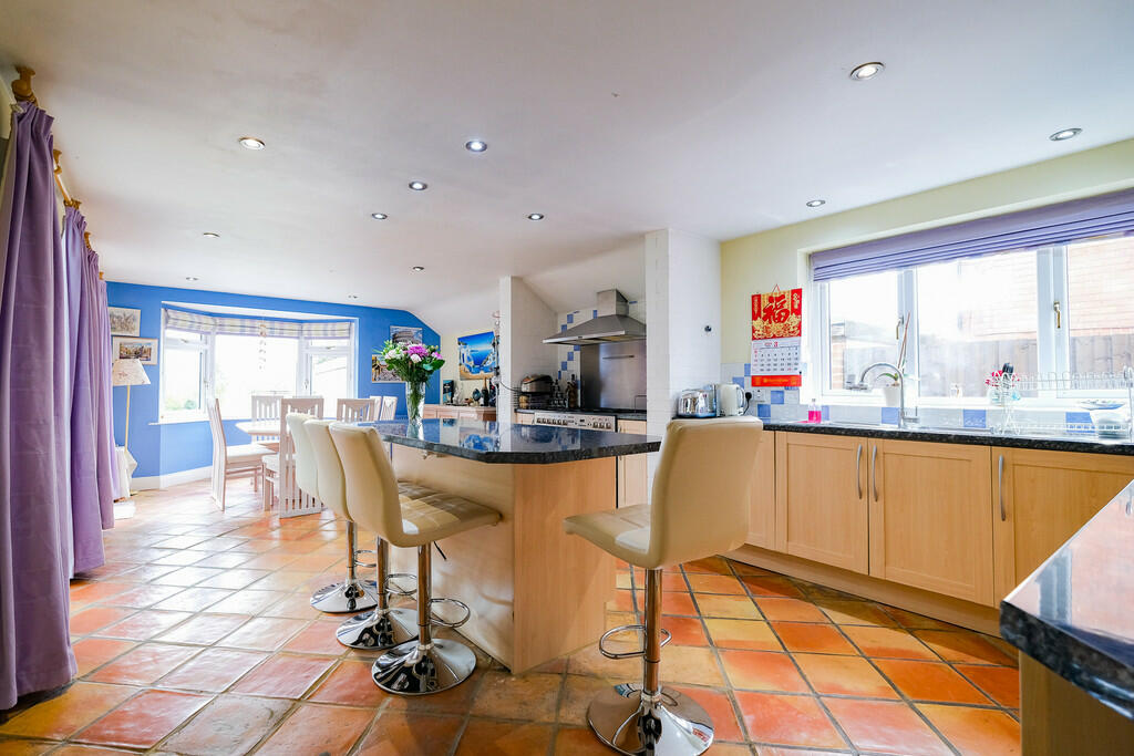 7 bed Detached