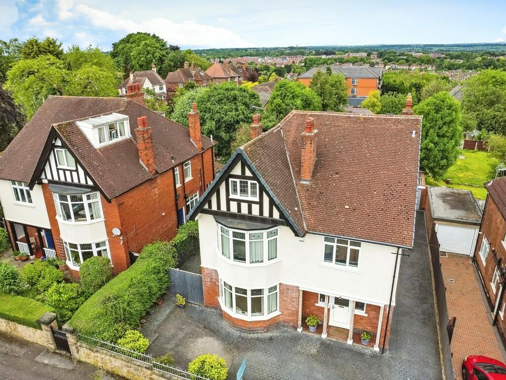 7 bed Detached