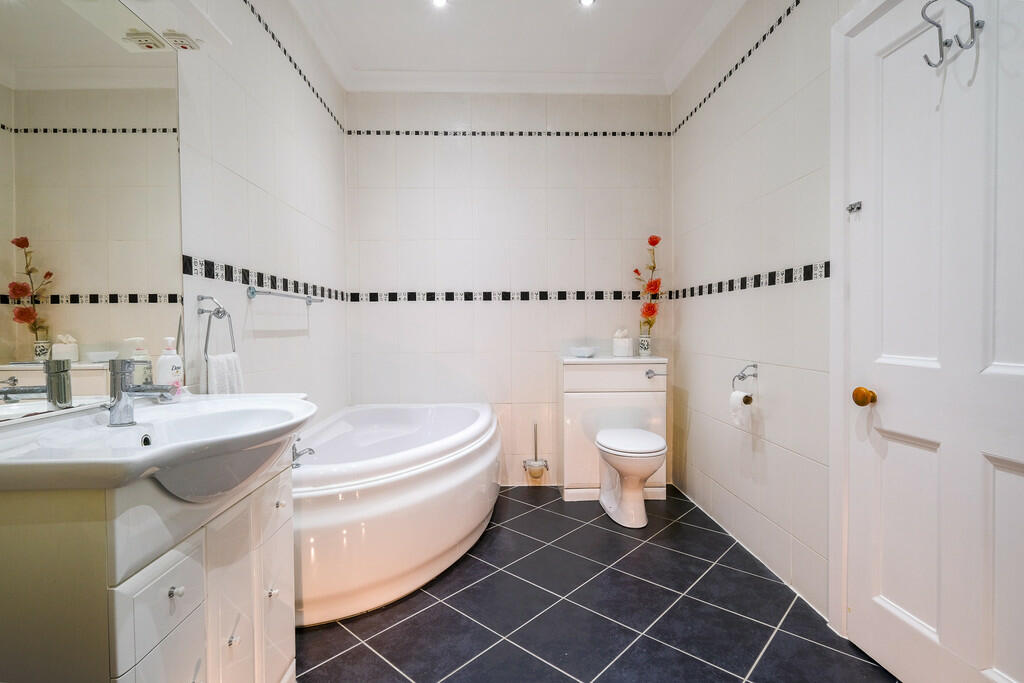 7 bed Detached