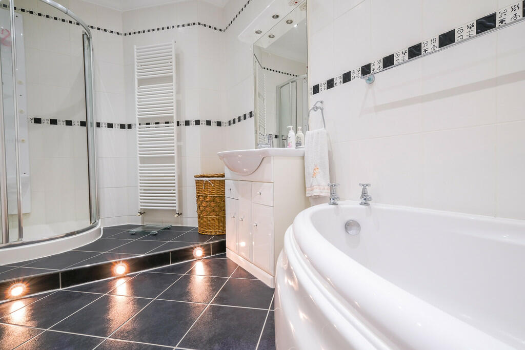 7 bed Detached