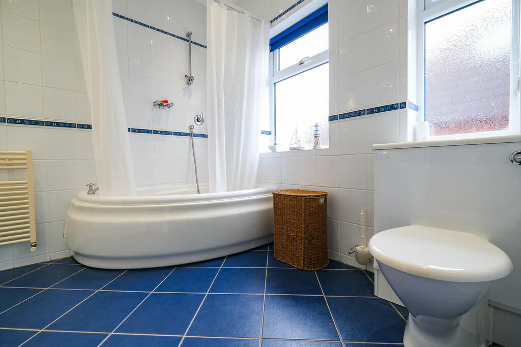 7 bed Detached