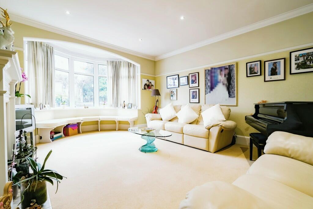 7 bed Detached