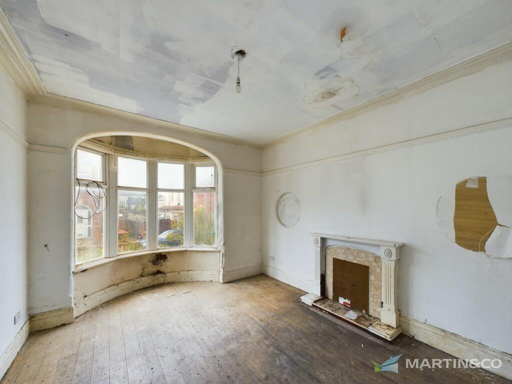 5 bed Detached