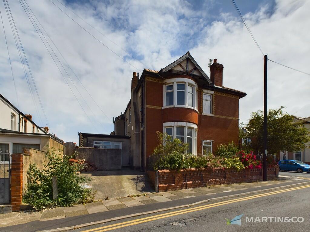 5 bed Detached