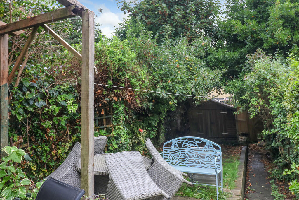 2 bed Character Property