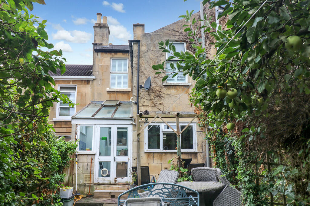 2 bed Character Property