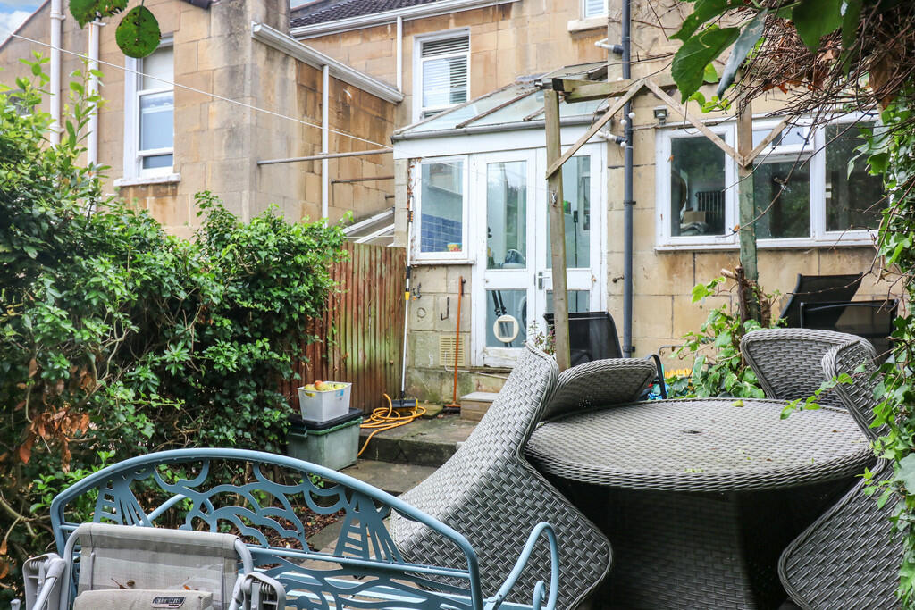 2 bed Character Property