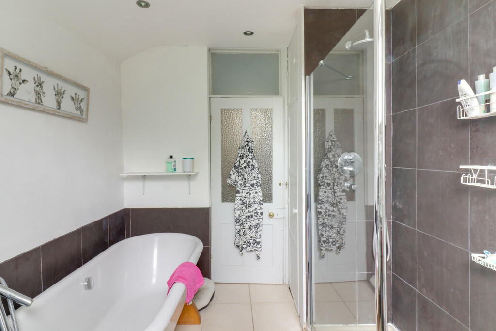 2 bed Character Property