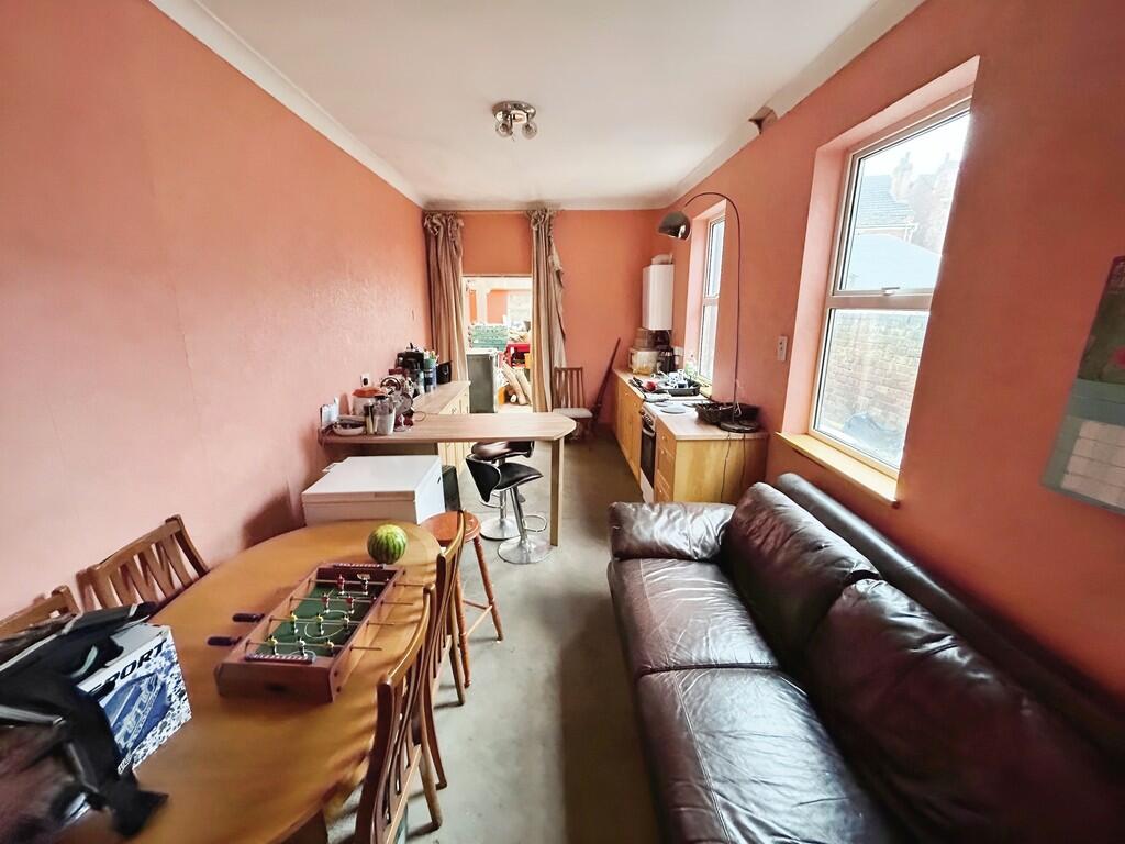 5 bed Terraced