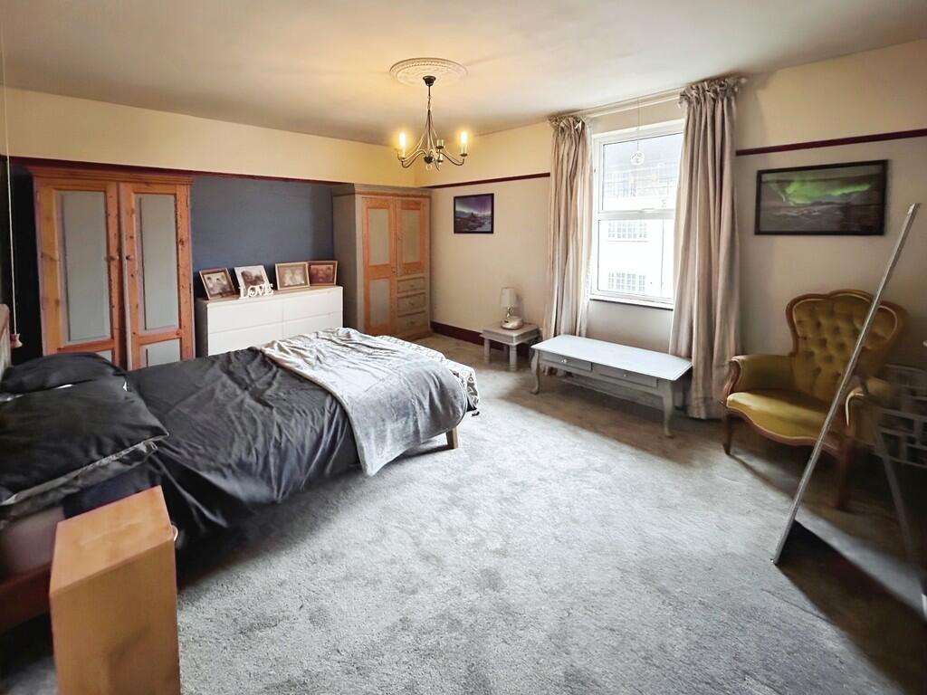 5 bed Terraced
