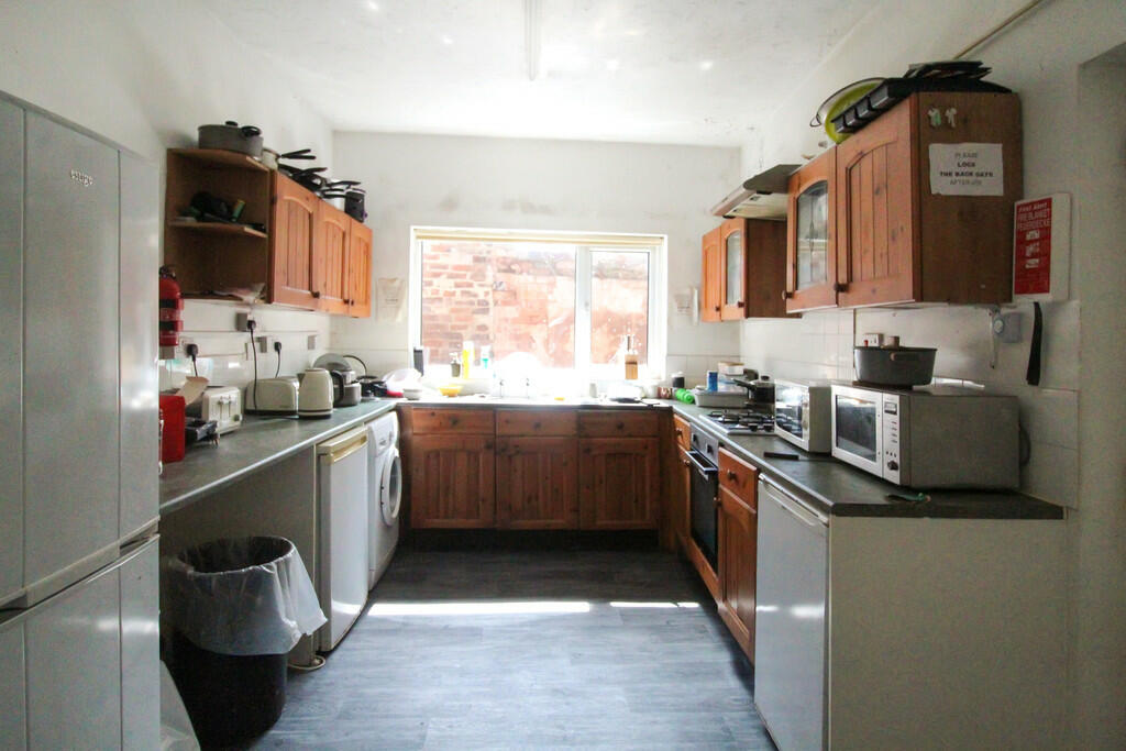 6 bed Terraced