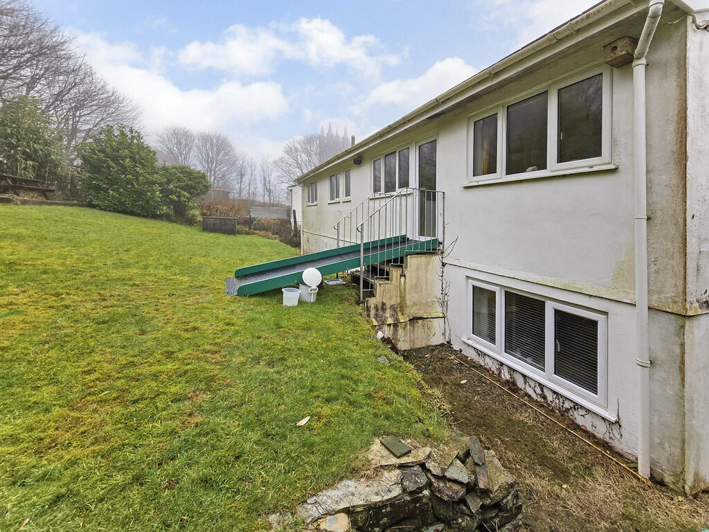 4 bed Detached