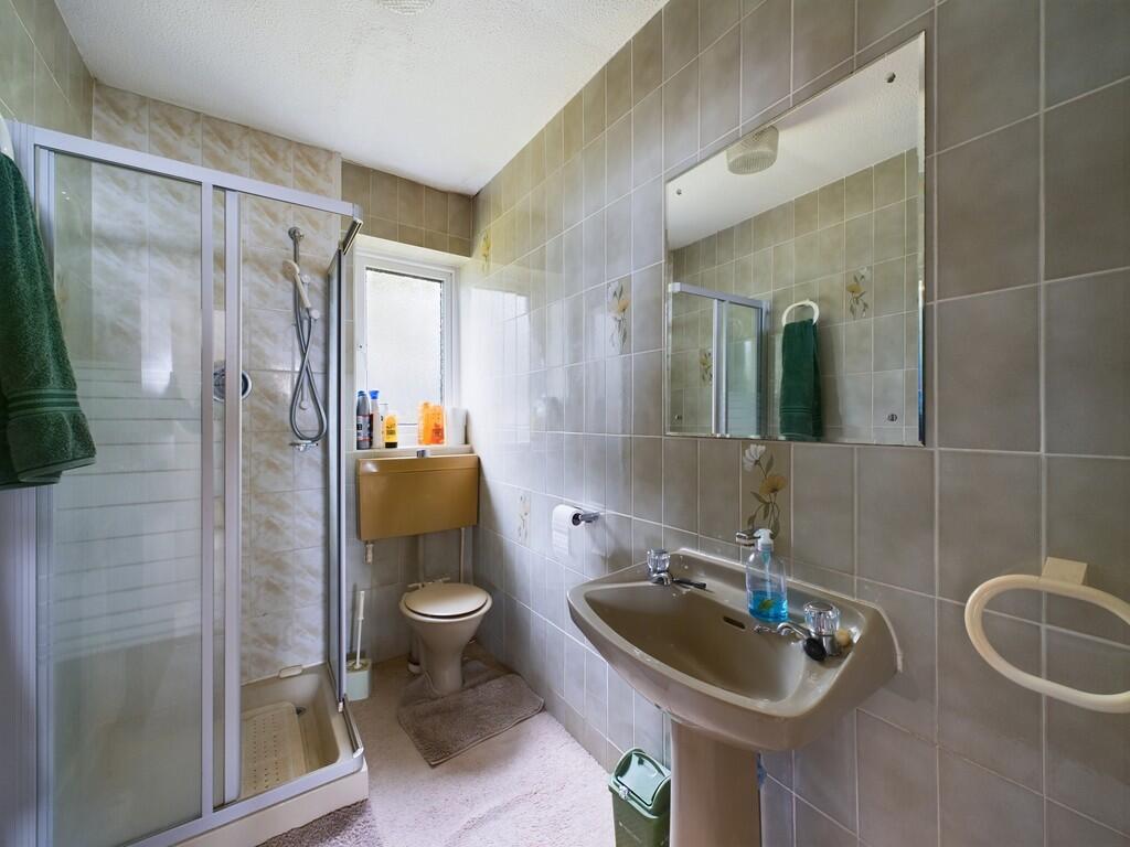 4 bed Detached