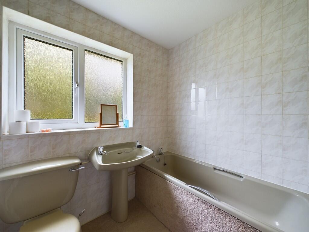 4 bed Detached