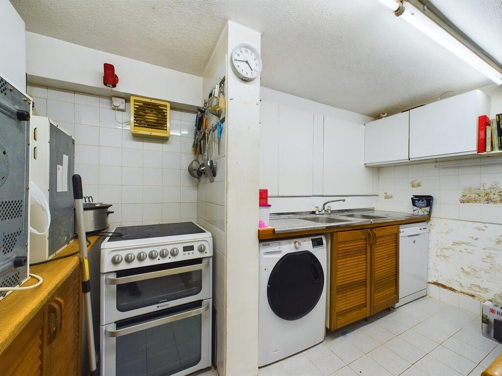 4 bed Detached