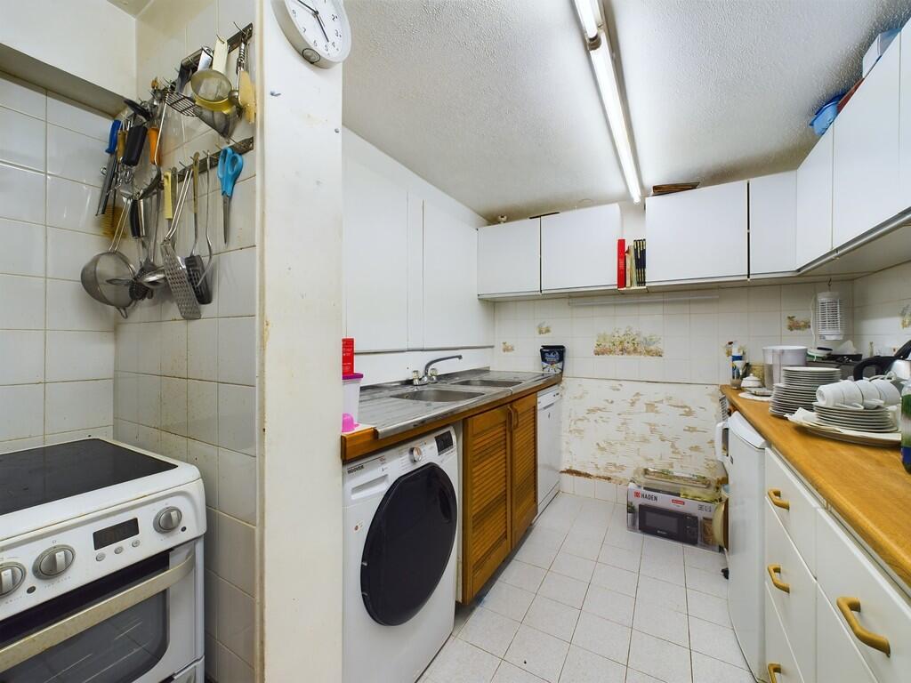 4 bed Detached