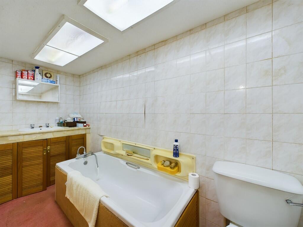 4 bed Detached