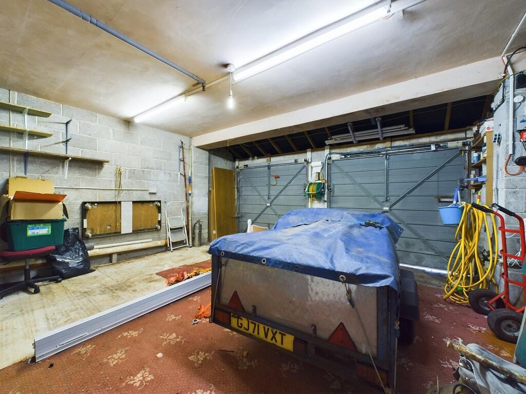 4 bed Detached