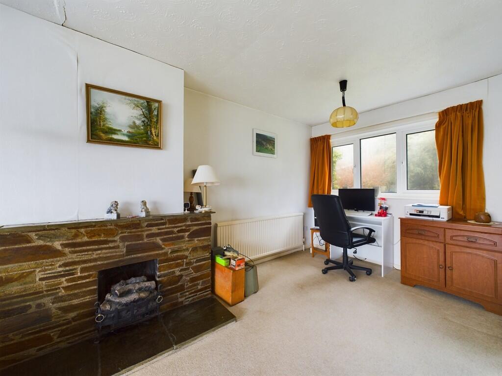 4 bed Detached