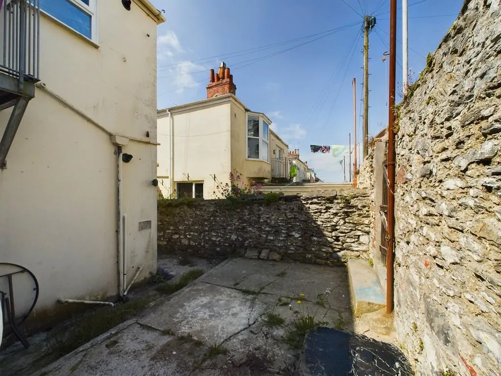 2 bed Ground Flat