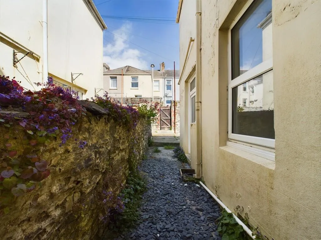2 bed Ground Flat