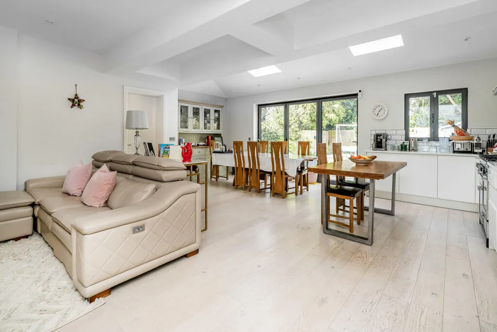 5 bed House